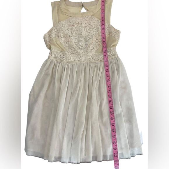 Gianni Bini Champagne Tulle Mini dress in Size Medium - Picture 3 of 15